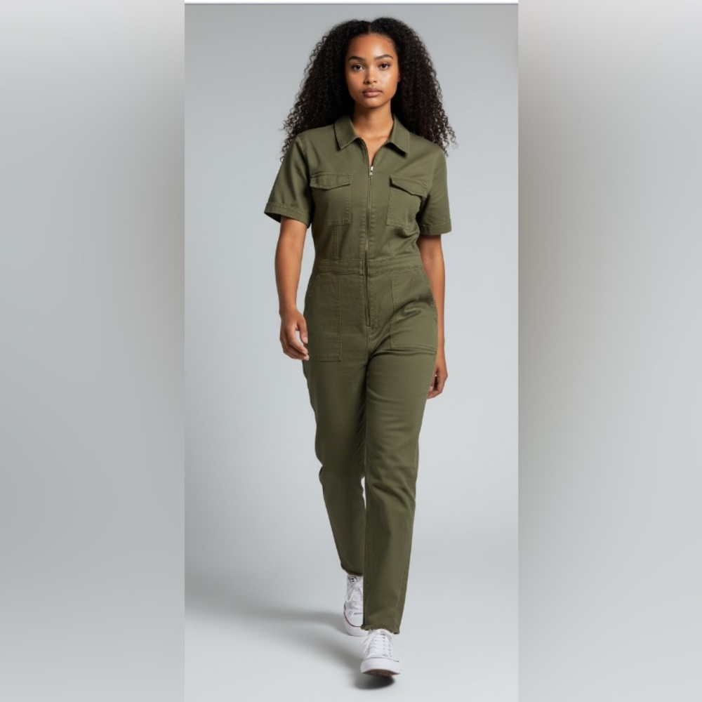 Good American Fit For Success
Utility Jumpsuit in Olive